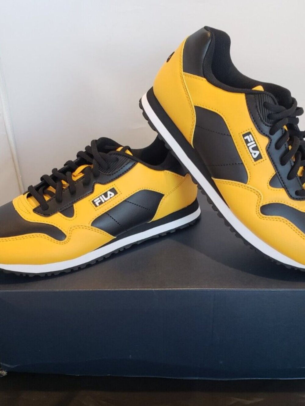 Fila Cress Sneakers Mens Size 10 Shoe Yellow/Black Color Block Lifestyle.